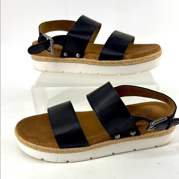 TIMEandTRUE Sandals with Chunky Platform - Picture 1 of 5